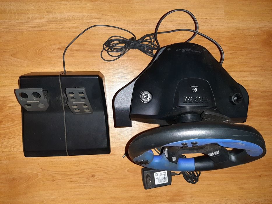 Volante Logitech Driving Force + Pedais PS2
