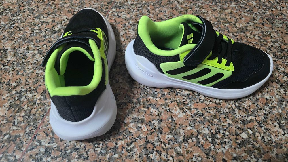 Sapatilhas Adidas criança - bom estado