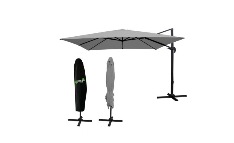 Meble ogrodowe z huśtawką i parasolem