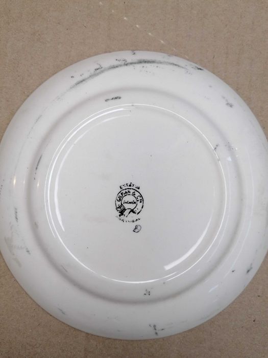 Prato de faiança da Fábrica de Loiça de Sacavém