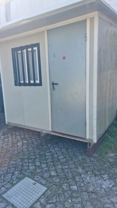 Contentor escritorio com 2.00x2.50 com moveis