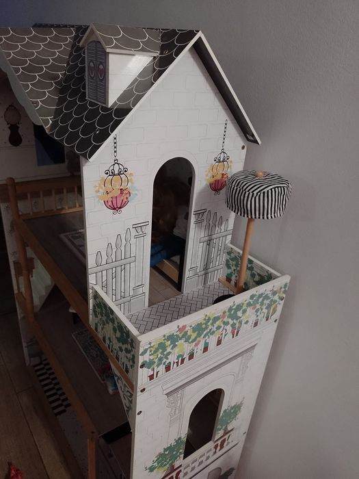 Domek dla lalek + Lalki Barbie