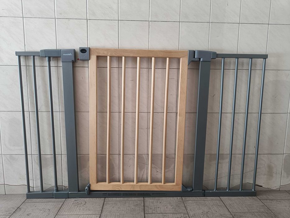 Porta proteção para escadas Munchskin com largura  1,24m - 1,31m