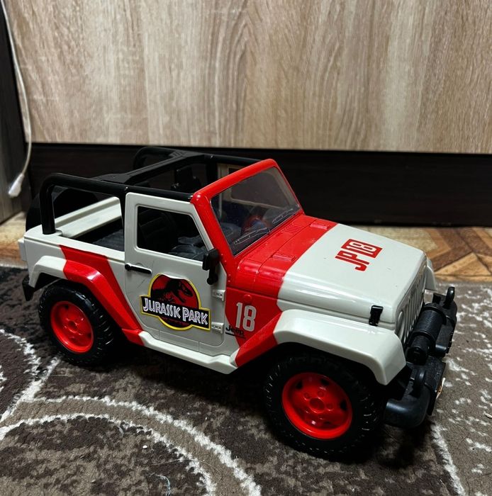 Джип з Юрського періоду пілотний пластик