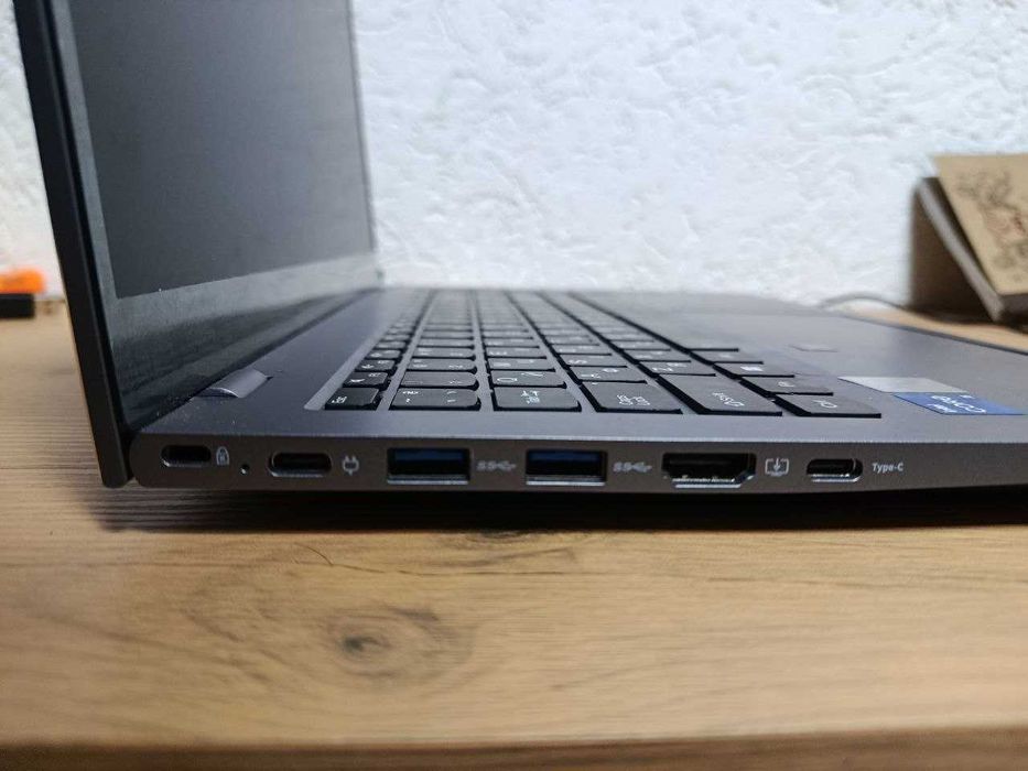 Швидкий ноутбук Ryven Ultra 15.6" | i5-1240P (12 ядер) | 16 GB | SSD 512 GB | Win 11 Pro