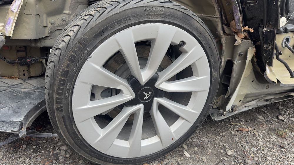 Підрамник тесла 3, S