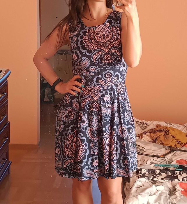 Wzorzysta letnia sukienka XS