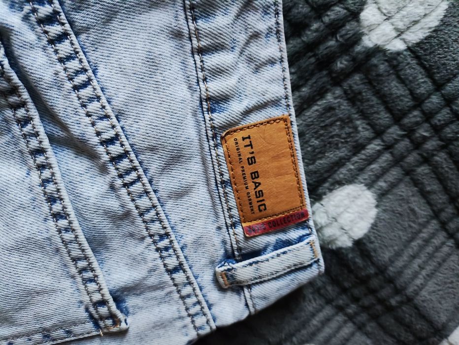 Джинсы женские с вышивкой