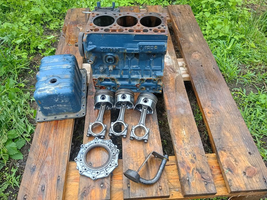 Silnik Kubota blok D1105D z  tłokami