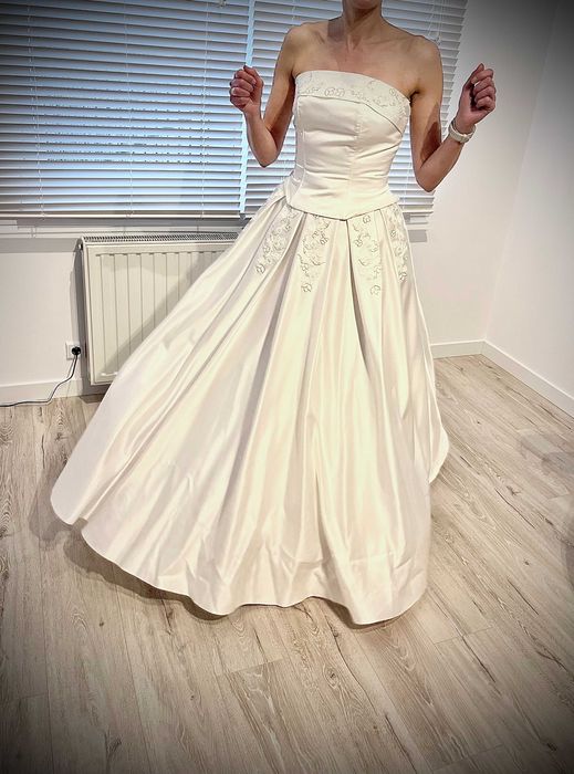 GALA - Biała suknia ślubna w rozmiarze 38 bez rękawów