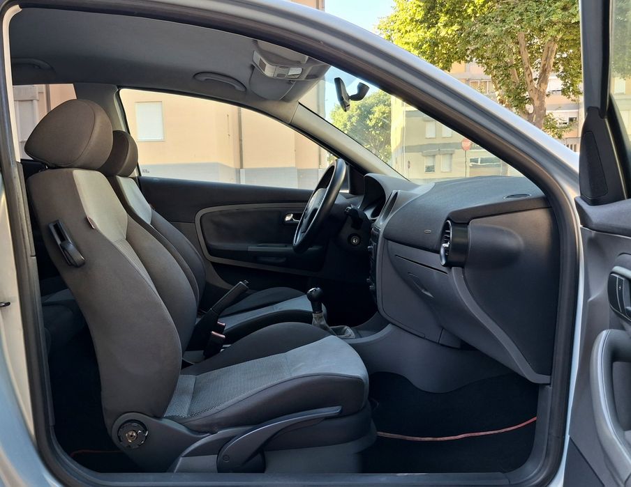 Seat Ibiza 1.2i 12v C/AC Nacional 06