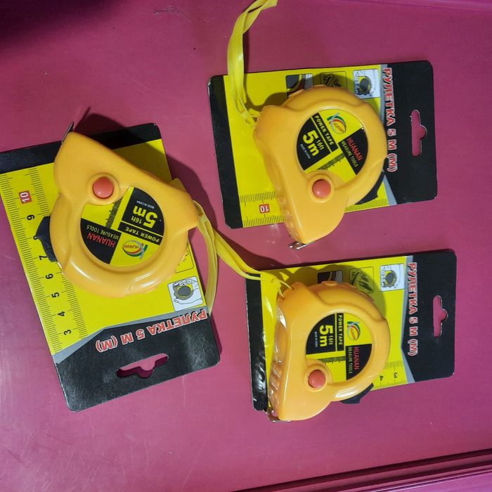 Рулетка вимірювальна з фіксатором