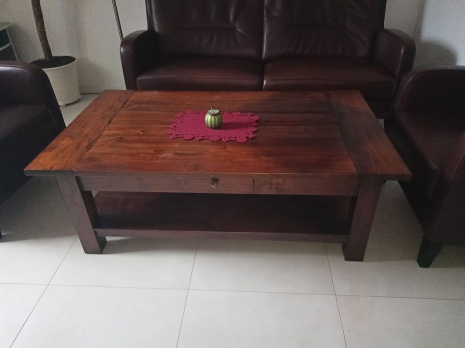 Piękna kolonialna ława