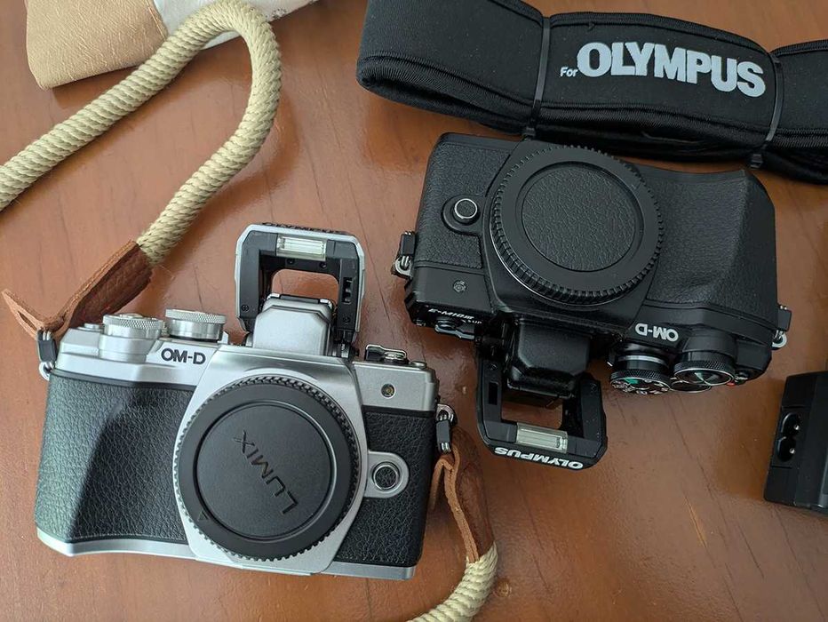 Máquina Olympus OM-D E-M10 III Silver/Black ("c/novas")