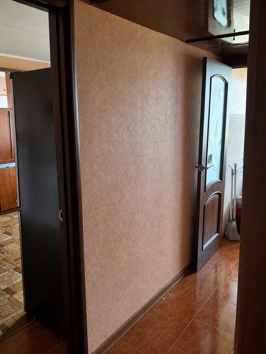 Продам квартиру двокімнатну р-н 6 школи