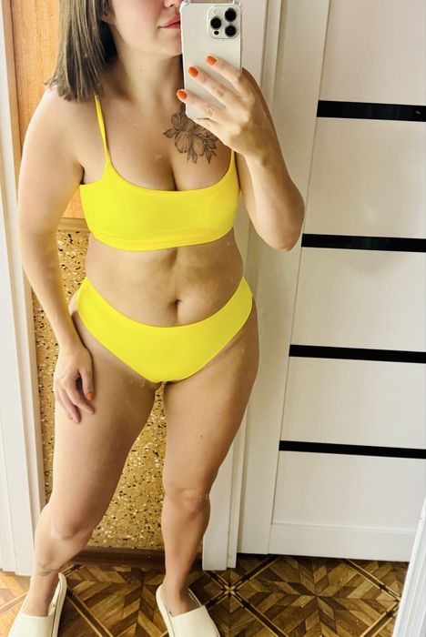 Желтий купальник