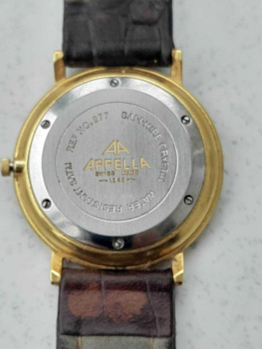 Продам наручные часы (на фото). Часы покупались в фирменном магазине.