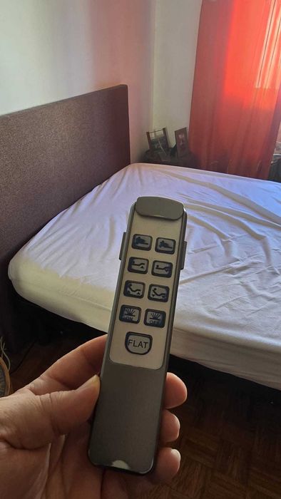 Cama articulada moderna com comando sem fios