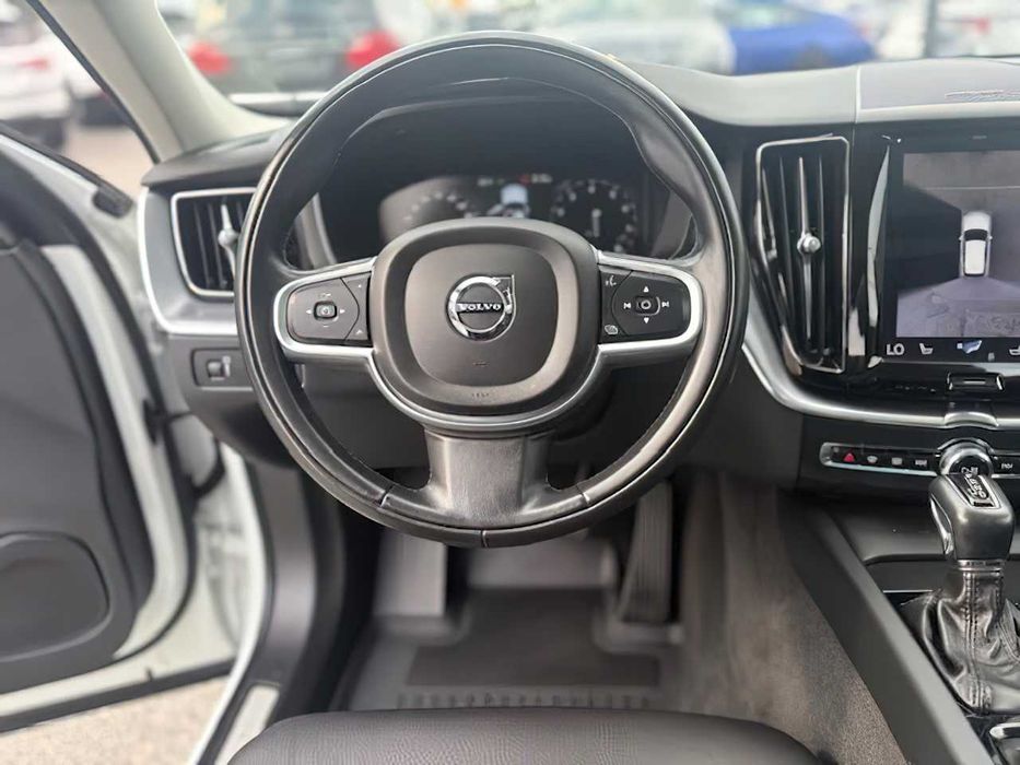 Volvo XC60      2018