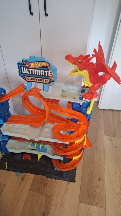 Hot Wheels City Mega Garaż, Atak smoka HKX48