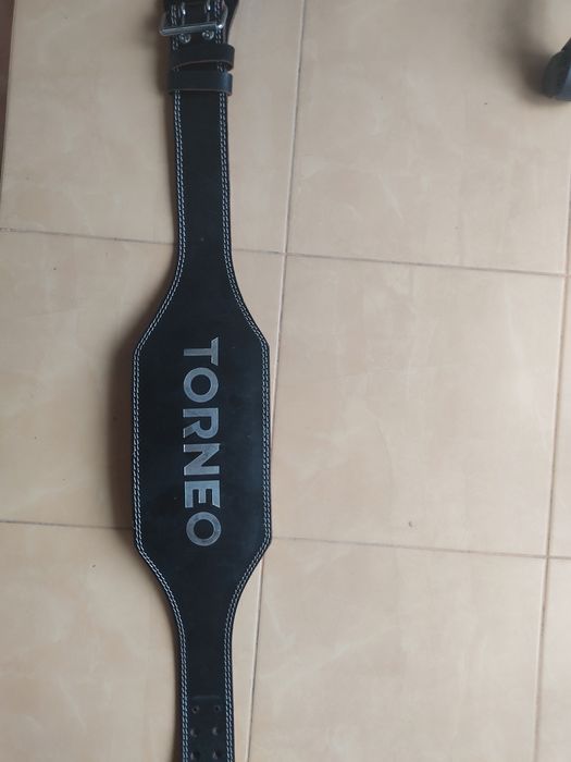 Продам бывший в употреблении кожаный ремень для спины.