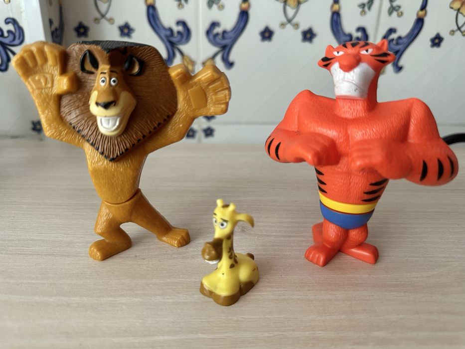 Idade do gelo filme pinguins madagascar disney mcdonalds happy meal