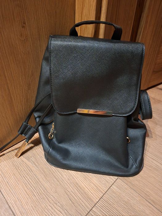 Elegancki plecak damski – czarny, z eco skóry