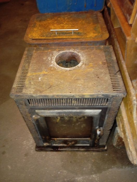 Vendo esta salamandra muita bonita bom estado