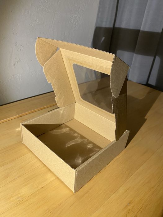 Pudełko kartonowe z okienkiem(prezentowe)