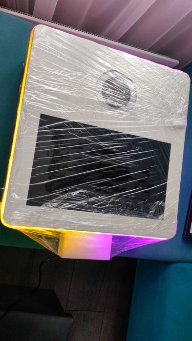 Fotobudka ekran 15,6 cala NOWA, wbudowany komputer + walizka transpor.