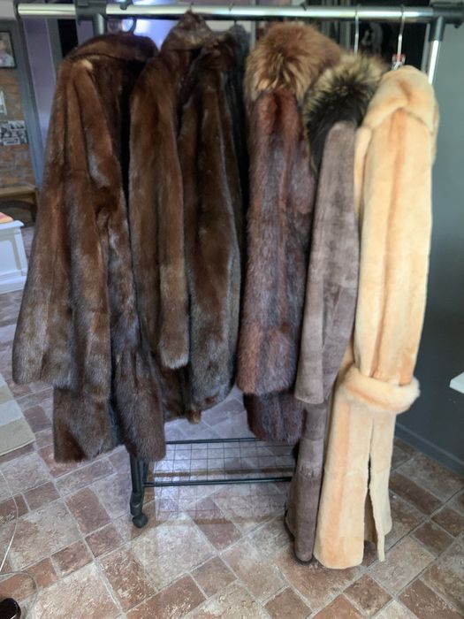 Шуби від 4300 грн та натуральні хутряні коміри від 500 грн

Продаю ве