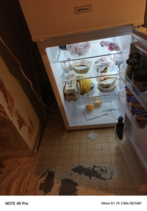 Sprzedam lodówkę czteroletnią sama się odmraża  w bardzo dobrym stanie