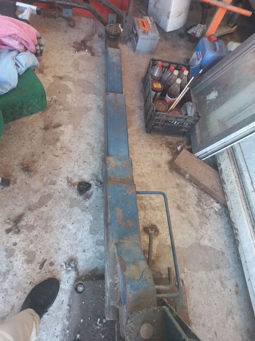 Підйомник автомобільний