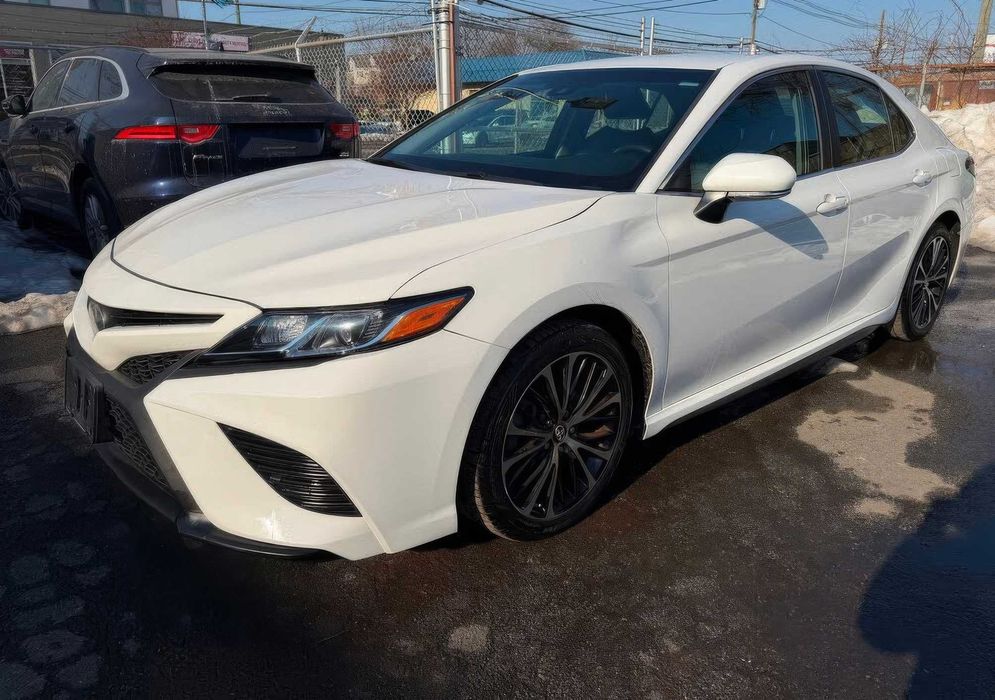 Toyota Camry XLE      2020