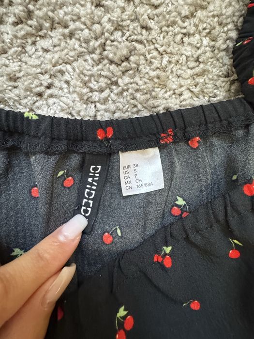 Блузка h&m з вишнями