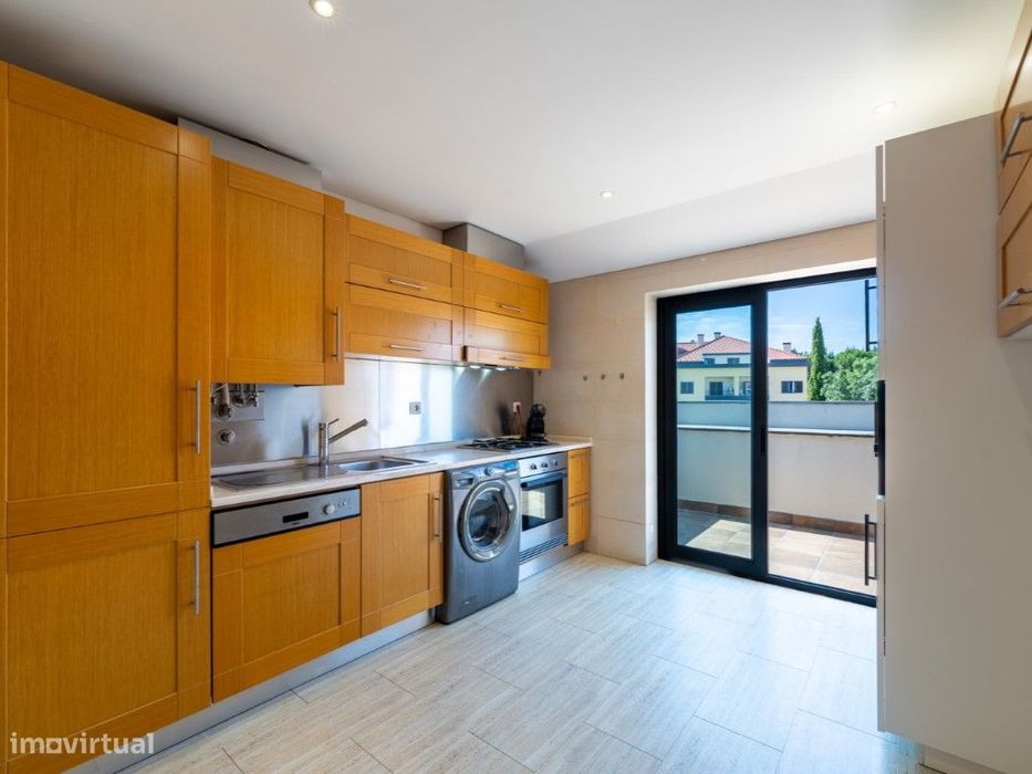 Apartamento T1+2 para arrendamento sem móveis, em condomínio privad...