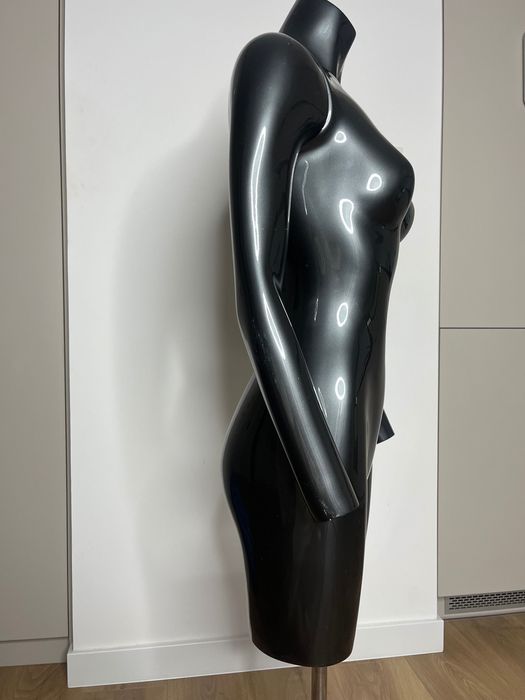 Manekin damski rozmiar S, na stojaku