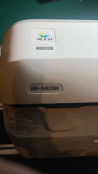 Projetor Vídeo Epson EB-680Wi