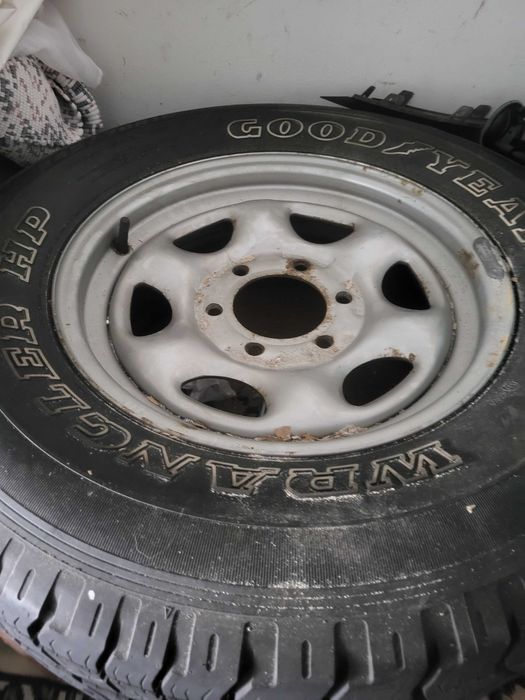 Pneu jipe com muito piso
