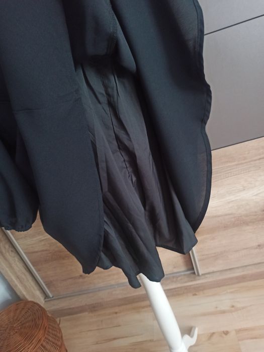 Czarna sukienka hiszpanką r. 42/44