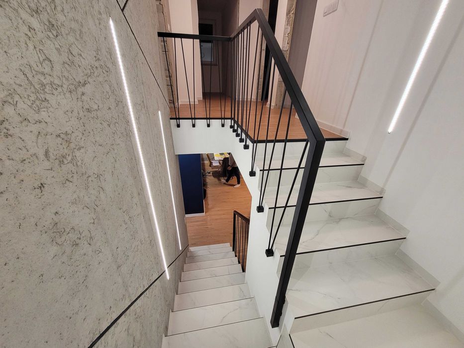 Barierka schodowa wewnętrzna industrialna metalowa spawana balustrada