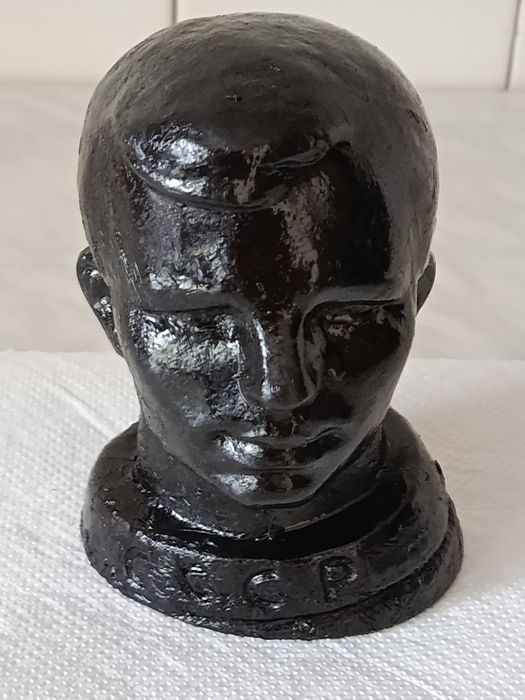 Продам бюст Юрий Гагарин СССР