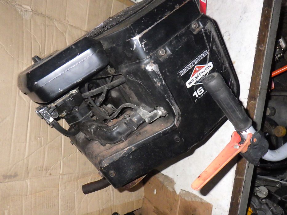 Silnik Briggs & Stratton 16 HP 2 Cylindrowy 2 x Twin Oryginalny-Czesci