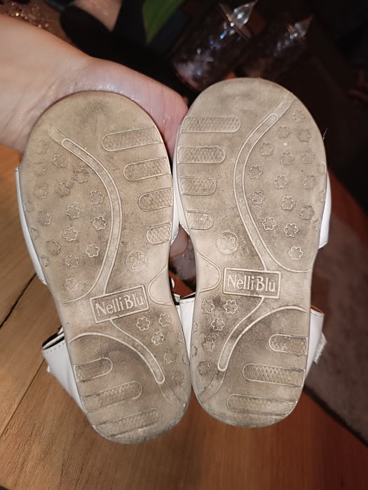 Białe sandałki rozm. 23