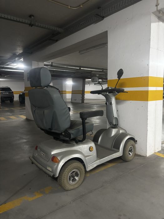 Scooter mobilidade reduzida precisa bateria nova