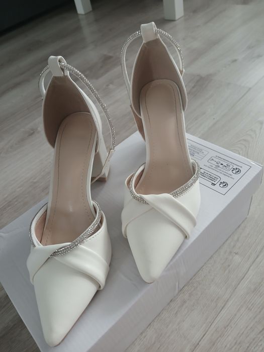 Buty slubne biale