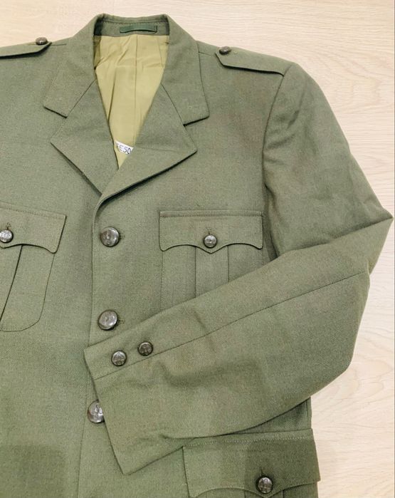 Casaco de fardamento militar