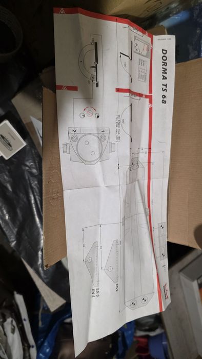 Доводчик на двері