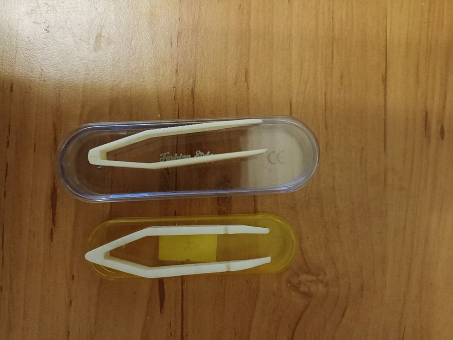 Пинцет пластиковый