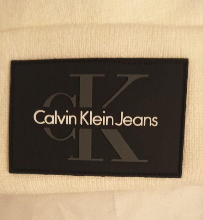 Gorro branco Calvin Klein